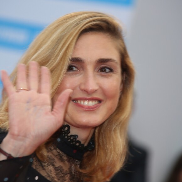 Julie Gayet - Ouverture du 42e Festival du cinéma Américain de Deauville le 2 septembre 2016. © Denis Guignebourg/Bestimage