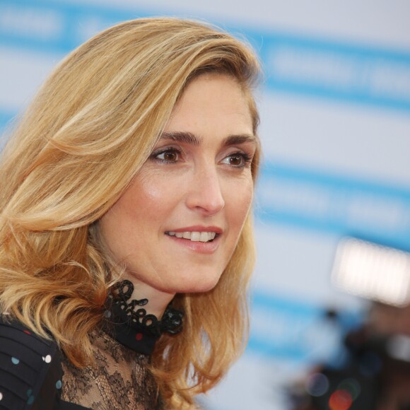 Julie Gayet - Ouverture du 42e Festival du cinéma Américain de Deauville le 2 septembre 2016. © Denis Guignebourg/Bestimage