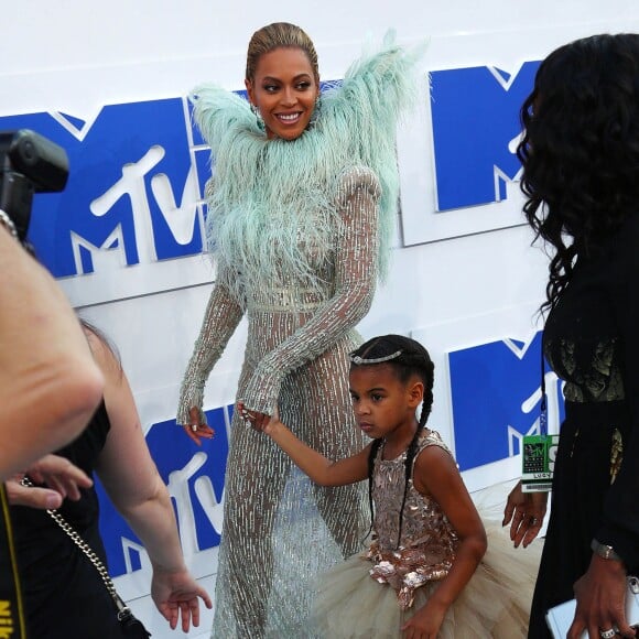 Beyonce knowles et sa fille Blue Ivy Carter aux MTV Video Music Awards 2016 à New York, le 28 août 2016