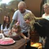 Coeur de Pirate a dévoilé des photos de l'anniversaire de sa fille Romy, sur Instagram. Août 2016. Ici en compagnie de son mari Alex Peyrat.