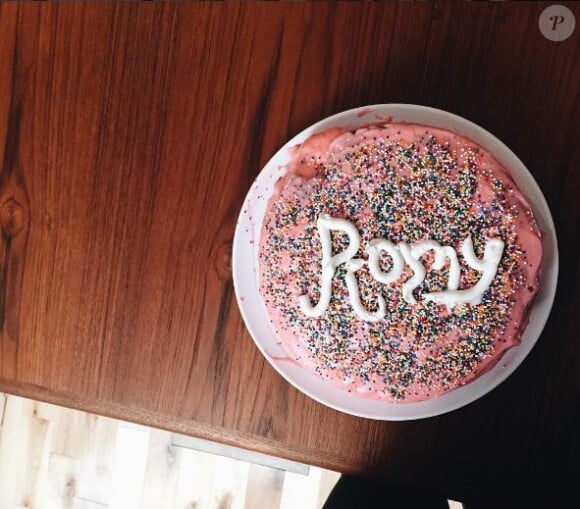 Coeur de Pirate a dévoilé des photos de l'anniversaire de sa fille Romy, sur Instagram. Août 2016. La chanteuse avait préparé un gâteau.