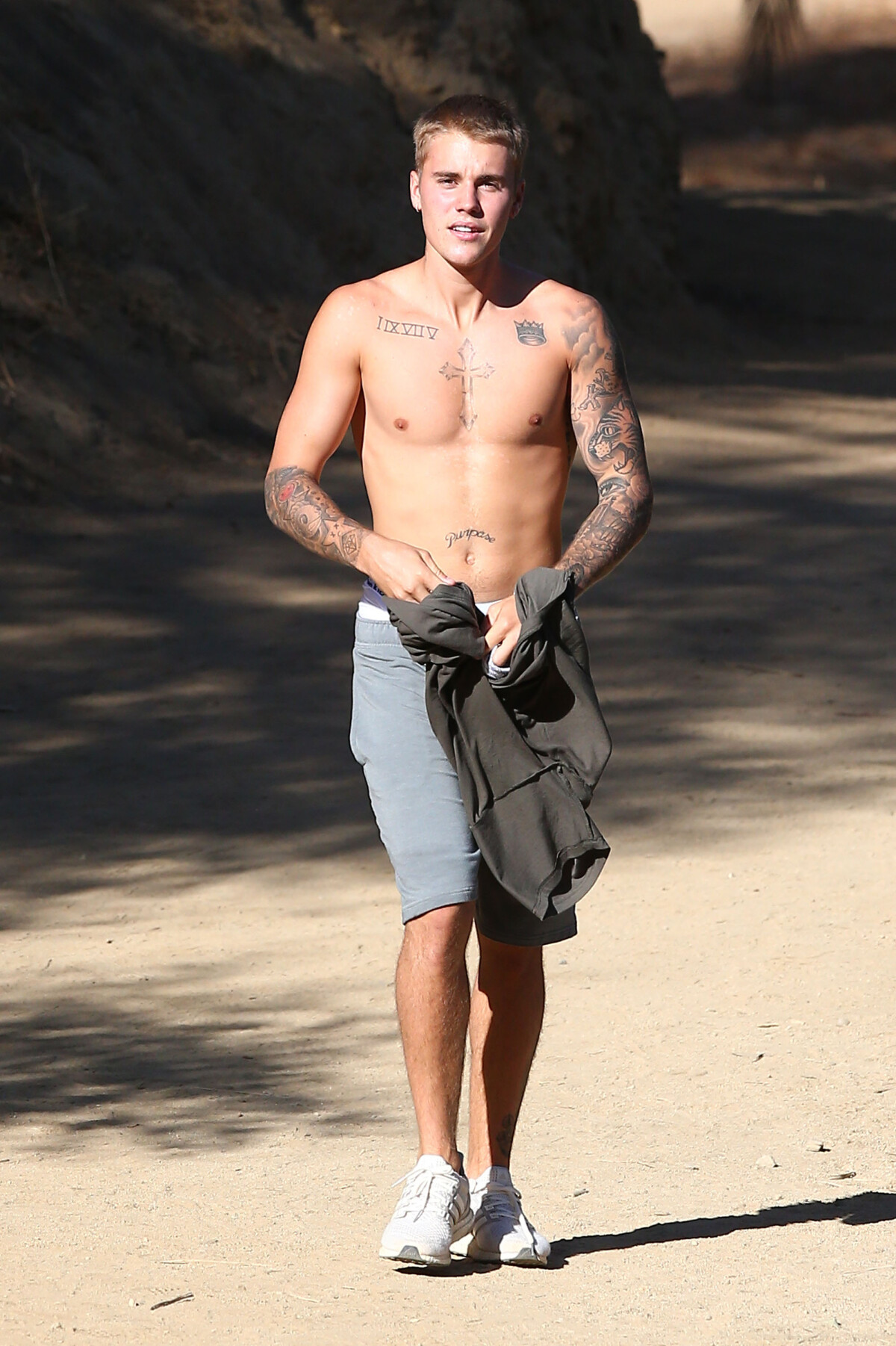 Photo : Justin Bieber se promène torse nu à Runyon Canyon à Hollywood le 3  septembre 2016. - Purepeople