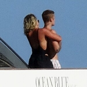 Exclusif - Justin Bieber et sa compagne Sofia Richie en vacances romantique sur un yacht à Los Cabos au Mexique le 28 août 2016