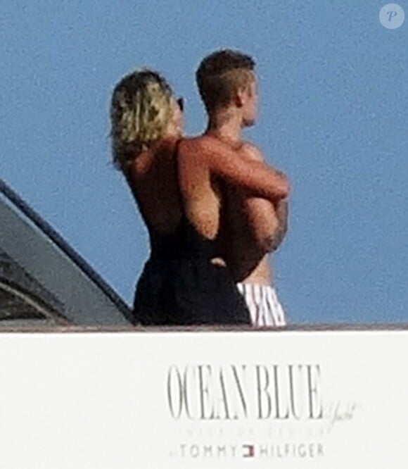 Exclusif - Justin Bieber et sa compagne Sofia Richie en vacances romantique sur un yacht à Los Cabos au Mexique le 28 août 2016