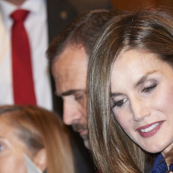 Le roi Felipe VI et la reine Letizia d'Espagne présidaient le 7 septembre 2016 à la commémoration du centenaire de la naissance de l'écrivain espagnol Camilo José Cela au siège de l'Institut Cervantes à Madrid et ont inauguré à cette occasion une exposition rendant hommage à l'auteur Nobel de littérature 1989, disparu en 2002.