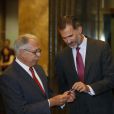 Le roi Felipe VI et la reine Letizia d'Espagne présidaient le 7 septembre 2016 à la commémoration du centenaire de la naissance de l'écrivain espagnol Camilo José Cela au siège de l'Institut Cervantes à Madrid et ont inauguré à cette occasion une exposition rendant hommage à l'auteur Nobel de littérature 1989, disparu en 2002.
