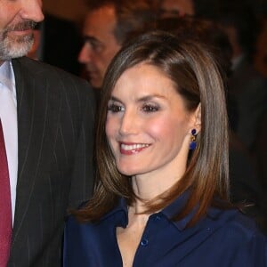 Le roi Felipe VI et la reine Letizia d'Espagne présidaient le 7 septembre 2016 à la commémoration du centenaire de la naissance de l'écrivain espagnol Camilo José Cela au siège de l'Institut Cervantes à Madrid et ont inauguré à cette occasion une exposition rendant hommage à l'auteur Nobel de littérature 1989, disparu en 2002.