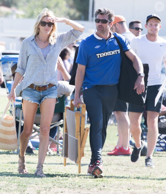Patrick Dempsey encourage ses fils Sullivan et Darby lors d'un match de football dans un parc à Los Angeles. Sa femme Jillian est de la partie! Le 22 mai 2016