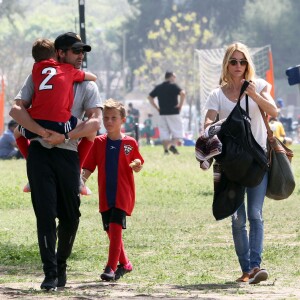 Patrick Dempsey et sa femme Jillian Fink assistent à un match de football de leurs fils Darby et Sullivan à Tarzana. Le 20 mars 2016