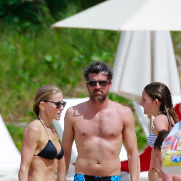 Semi-Exclusif - Patrick Dempsey et sa femme Jillian se baignent avec leurs enfants Talula Fyfe, Darby et Sullivan lors de leurs vacances à Saint-Barthélemy, le 21 février 2016.