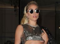 Lady Gaga, en microshort, dévoile sa poitrine et "Perfect illusion"