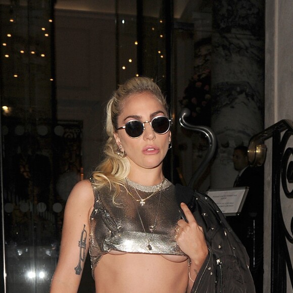 Lady Gaga se rend au studio de Capital FM à Londres, le 9 septembre 2016.