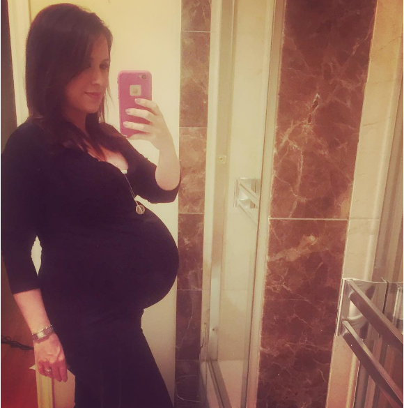 Lacey Chabert s'étonne d'être toujours enceinte après 47 semaines de grossesse. Photo publiée sur Instagram à la fin du mois d'août 2016