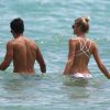 Devon Windsor et son petit ami Johnny Dex profitent d'un après-midi ensoleillé sur la plage de Miami, le 5 septembre 2016.