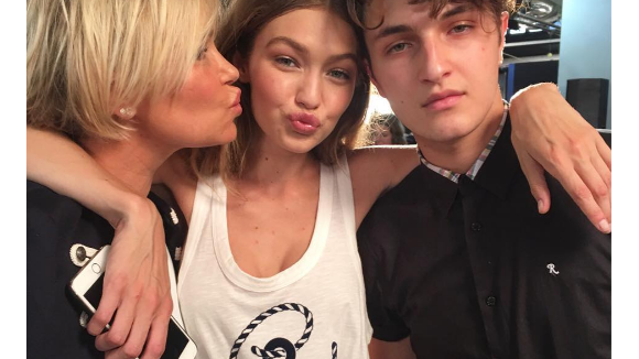 Fashion Week : Gigi Hadid applaudie par ses parents, son frère et Taylor Swift