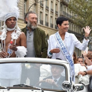 Exclusif - Robertinho Chaves, Vincent Cassel et Cristina Cordula lors du cortège du "Lavage de la Madeleine" à Paris, le 4 septembre 2016