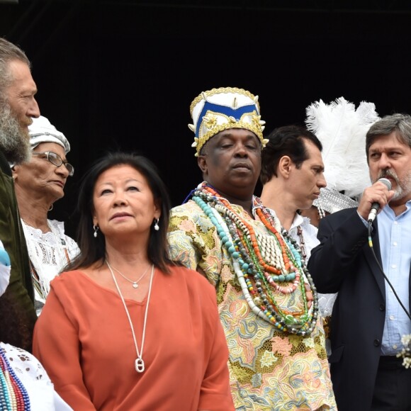 Exclusif - Vincent Cassel, Jeanne d'Hauteserre, maire du 8ème et l'ambassadeur du Brésil en France, Paulo Cesar de Oliveira Campos lors du "Lavage de la Madeleine" à Paris, le 4 septembre 2016