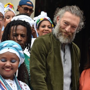 Exclusif - Vincent Cassel et Jeanne d'Hauteserre, maire du 8ème lors du "Lavage de la Madeleine" à Paris, le 4 septembre 2016