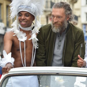 Exclusif - Robertinho Chaves, Vincent Cassel et Cristina Cordula lors du cortège du "Lavage de la Madeleine" à Paris, le 4 septembre 2016