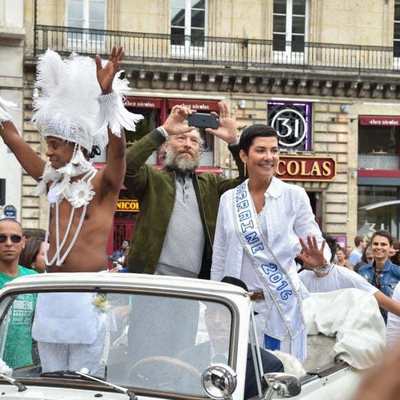 Exclusif - Robertinho Chaves, Vincent Cassel et Cristina Cordula lors du cortège du "Lavage de la Madeleine" à Paris, le 4 septembre 2016