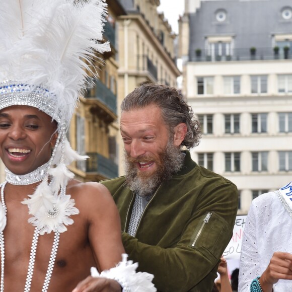 Exclusif - Robertinho Chaves, Vincent Cassel et Cristina Cordula lors du cortège du "Lavage de la Madeleine" à Paris, le 4 septembre 2016