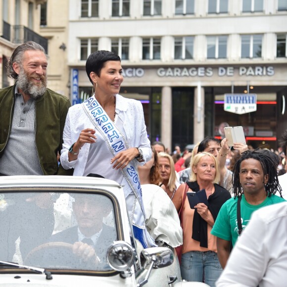 Exclusif - Robertinho Chaves, Vincent Cassel et Cristina Cordula lors du cortège du "Lavage de la Madeleine" à Paris, le 4 septembre 2016