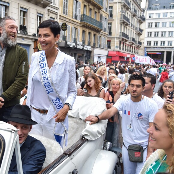 Exclusif - Robertinho Chaves, Vincent Cassel et Cristina Cordula lors du cortège du "Lavage de la Madeleine" à Paris, le 4 septembre 2016