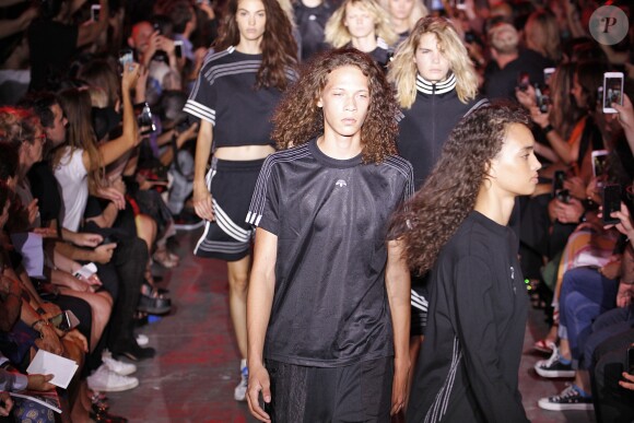 Défilé Alexander Wang (collections printemps-été 2017 et adidas Originals by Alexander Wang) au Pier 94. New York, le 10 septembre 2016.