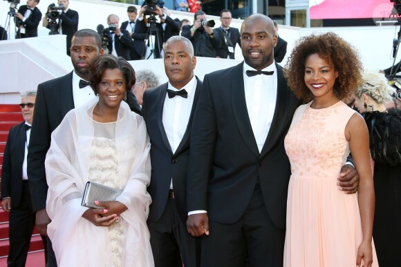 Teddy Riner, sa compagne Luthna, son père Moïse, sa mère Marie-Pierre et son frère Moïse Junior Riner - Montée des marches du film "Elle" lors du 69ème Festival du Film de Cannes. Le 21 mai 2016. © Olivier Borde-Cyril Moreau/Bestimage
