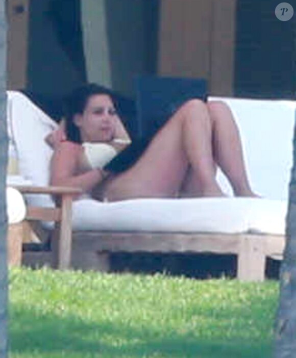 Exclusif - Kim Kardashian et Kanye West poursuivent leur lune de miel, cette fois au Mexique à Puerto Vallarta. Le couple a loué une villa avec piscine. 10 juin 2014