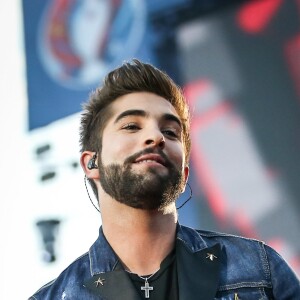 Exclusif - Kendji Girac - Concert "UEFA Euro 2016 Le Grand Show d'Ouverture" dans la fan-zone à la veille du 1er match de l'EURO 2016 sur le Champ-de-Mars, au pied de la Tour Eiffel à Paris le 9 juin 2016. © Cyril Moreau/Bestimage