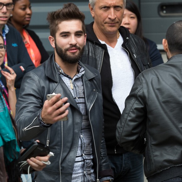 Exclusif - Kendji Girac, invité d'honneur à la finale de l'émission de The Voice Belgique, était attendu par ses fans devant les studios de télévision de Médiacité, à Liège en Belgique le 5 mai 2015.