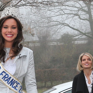 Marine Lorphelin, Miss France 2013, accompagnee de Sylvie Tellier, est de retour dans sa ville natale, Charnay-les-Macon en Bourgogne. Le 19 decembre 2012