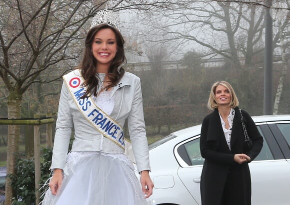 Marine Lorphelin, Miss France 2013, accompagnee de Sylvie Tellier, est de retour dans sa ville natale, Charnay-les-Macon en Bourgogne. Le 19 decembre 2012