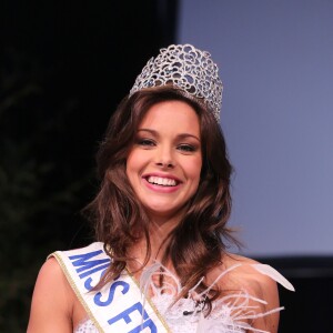 Marine Lorphelin, Miss France 2013, est de retour dans sa ville natale, Charnay-les-Macon en Bourgogne. Le 19 decembre 2012