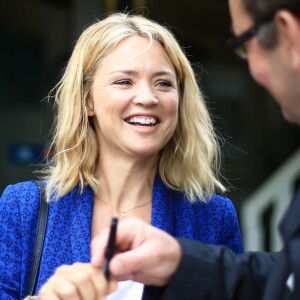 Virginie Efira, actrice, signe des autographes lors de la 2e édition du Festival Sofilm Summercamp à Nantes, le 1er juillet 2016.0