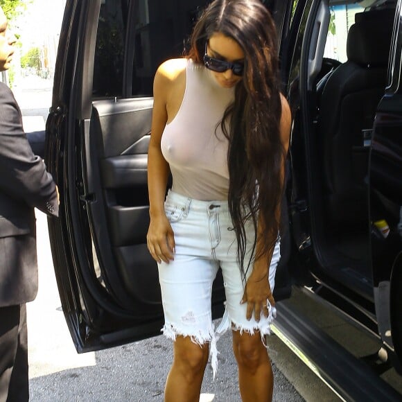 Kim Kardashian sexy en sous - vêtements transparents à Miami Le 17 septembre 2016