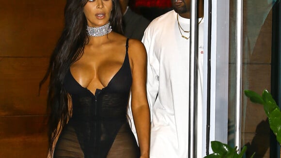 Kim Kardashian, ça balance : Ses abdos en béton sont complètement bidons