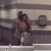 Kim Kardashian et Kanye West prennent un selfie dans les toilettes juste avant le concert du rappeur. Photo publiée sur Instagram le 17 septembre 2016
