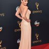 Emilia Clarke - 68ème cérémonie des Emmy Awards au Microsoft Theater à Los Angeles, le 18 septembre 2016.
