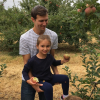 Jared Kushner, le mari d'Ivanka Trump et leurs enfants cueillent des pommes dans le New Jersey. Photo publiée sur Instagram au mois de septembre 2016