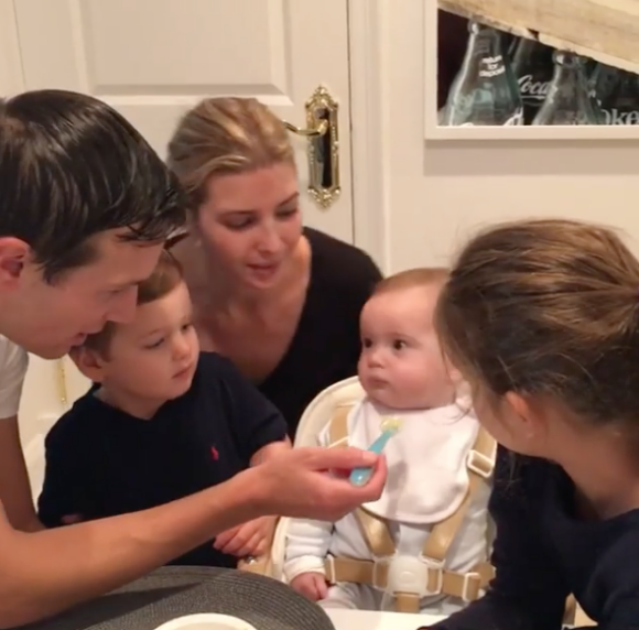 Toute la famille d'Ivanka Trump réunie pour les premières bouchées de son fils Theodore James. Image extraite d'une vidéo publiée sur Instagram le 19 septembre 2016