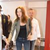 Semi-Exclusif - Carla Bruni-Sarkozy rejoint son mari Nicolas Sarkozy lors d'une séance de dédicaces de son livre "Tout pour la France" à la Fnac des Ternes à Paris le 10 septembre 2016.