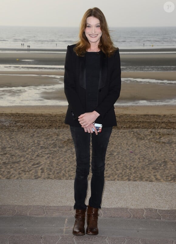 Carla Bruni-Sarkozy - Dîner d'ouverture au profit de l'association "Enfants du soleil" pendant le 30ème Festival du film de Cobourg en France le 9 juin 2016.