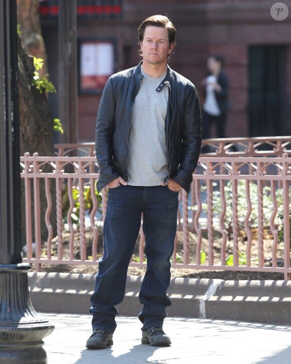 Exclusif - Mark Wahlberg sur le tournage d'une publicité devant l'école Snowden où il a reçu son diplôme universitaire à l'âge de 41 ans! Le 30 avril 2016