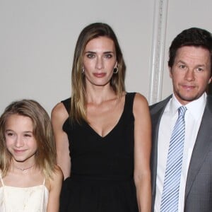 Mark Wahlberg avec sa femme Rhea Durham et leur fille Ella Rae Wahlberg à la soirée «Operation Smile» à l'hôtel «The Beverly Wilshire» à Beverly Hills, le 2 octobre 2015