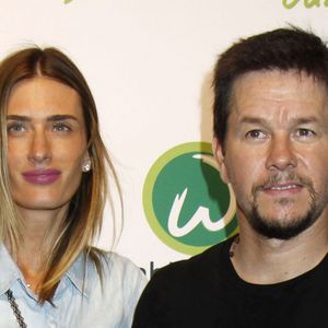Mark Wahlberg et sa femme Rhea Durham lors de l'Inauguration du nouveau restaurant "Wahlburgers" à Coney Island à New York, le 23 juin 2015.