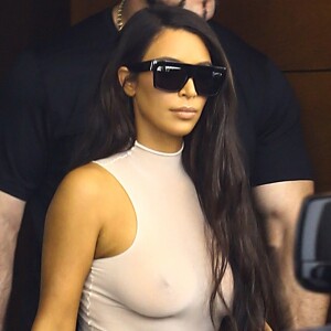 Kim Kardashian sexy en sous - vêtements transparents à Miami Le 17 septembre 2016  52177175 Another day, another risqué outfit choice for reality star Kim Kardashian who spotted at a studio in Miami, Florida rocking a very see-through top on September 17, 2016. Kim has been sporting scandalous tops all week long during her Miami vacation.17/09/2016 - Miami