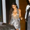 Kim Kardashian sort de son hôtel à Miami Le 16 septembre 2016  52176893 Reality star siblings Kim and Kourtney Kardashian are spotted leaving their hotel in Miami, Florida on September 16, 2016. Kim showed off her butt with shorts that had slits in the back.16/09/2016 - miami