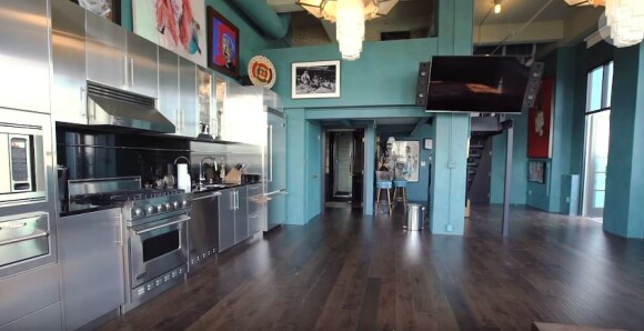 Johnny Depp a mis en vente un ensemble de cinq appartements à Los Angeles pour la somme de 12,8 millions de dollars.